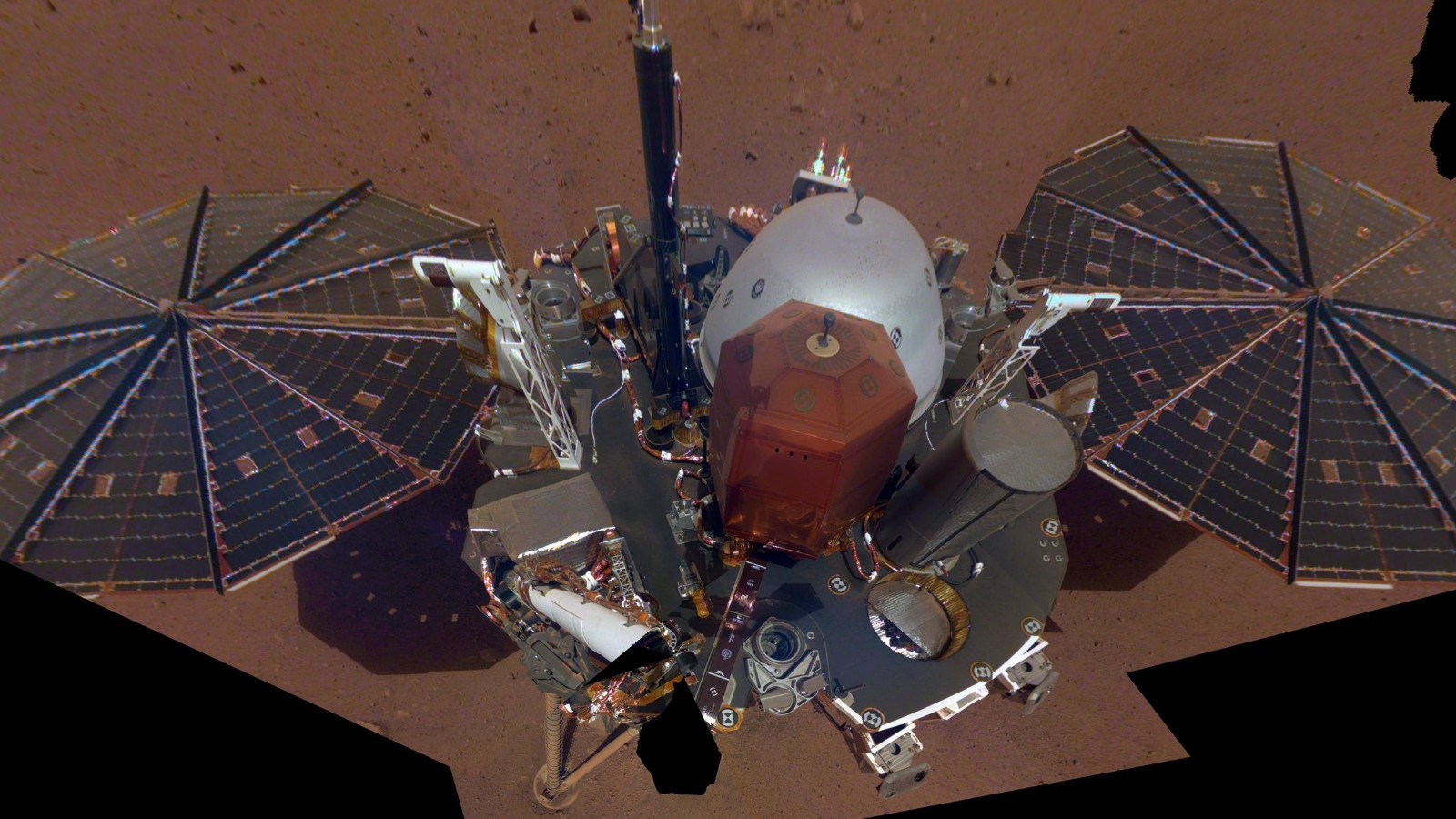 InSight впервые на селфи целиком