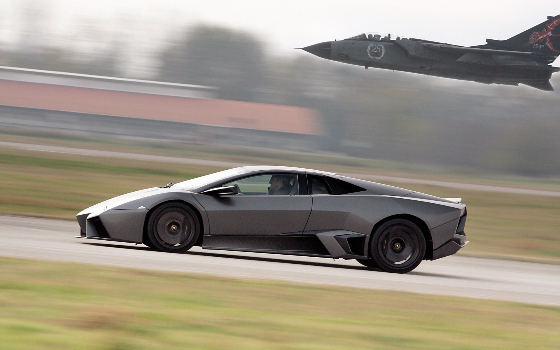 Lamborghini Reventon. Истребитель на дороге.