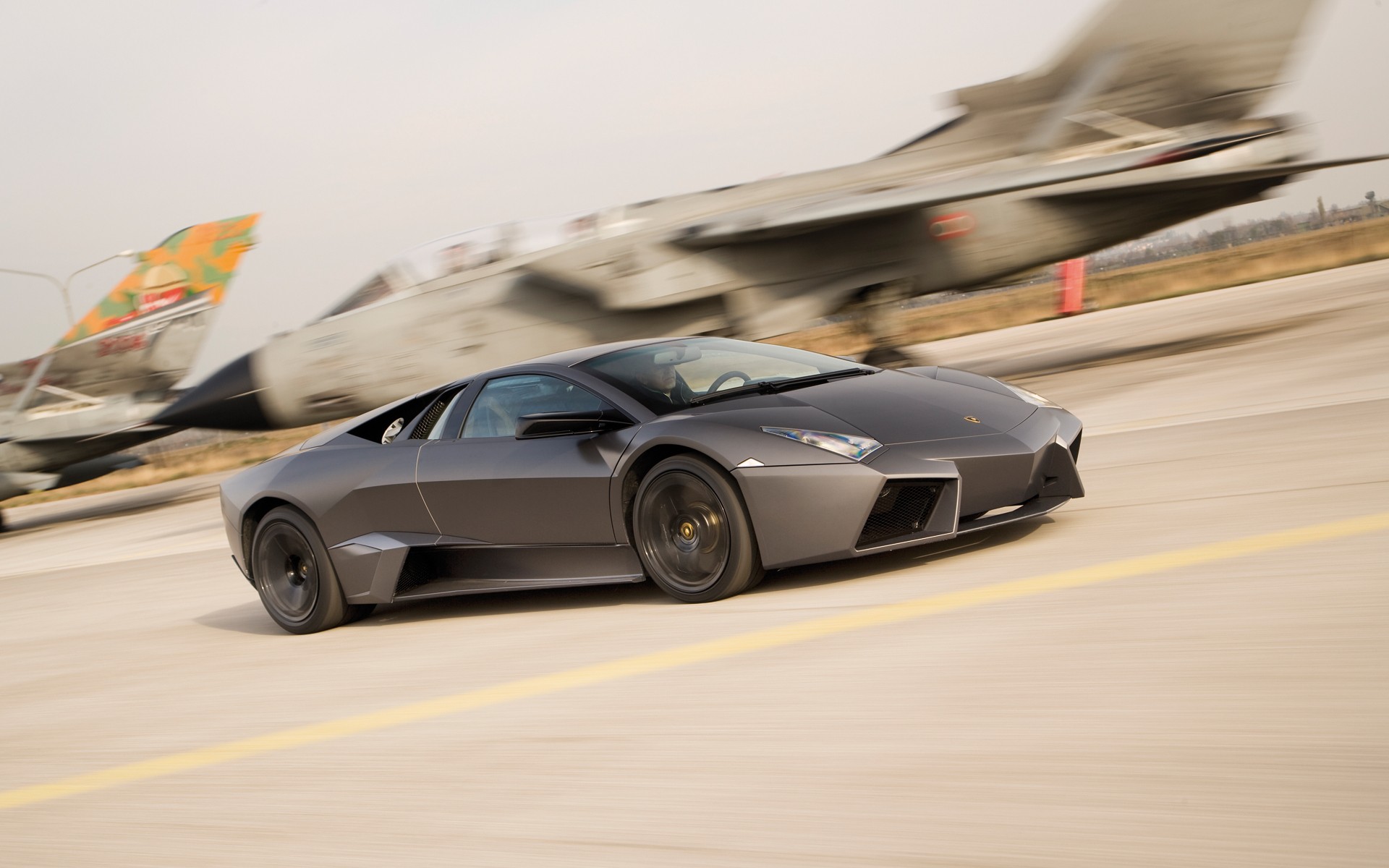 Lamborghini Reventon. Истребитель на дороге.