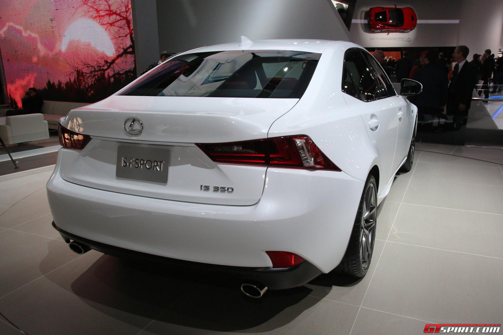 Белоснежный 2014 Lexus IS поразил Детройт