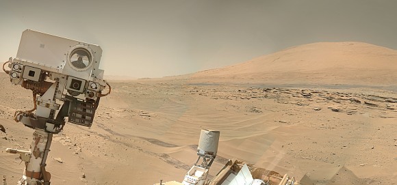 «Curiosity» сделал селфи с улыбкой